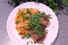Moehrennudeln-mit-Frikadellen